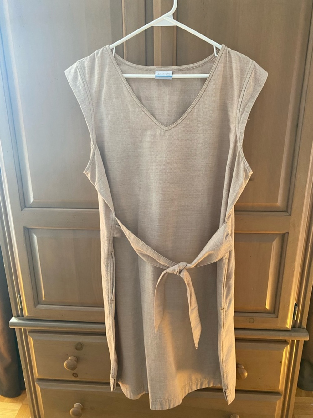 Columbia Women’s V-Neck Sleeveless Belted Dress in Beige XL